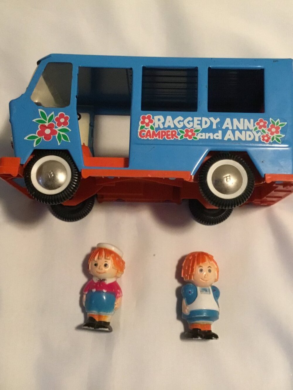 Vintage 1960's Buddy L Steel Raggedy Ann and Andy Camper w/Figures